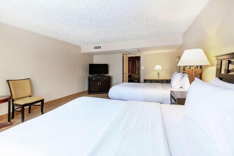 Embassy Suites by Hilton Kansas City Plaza - photo 20