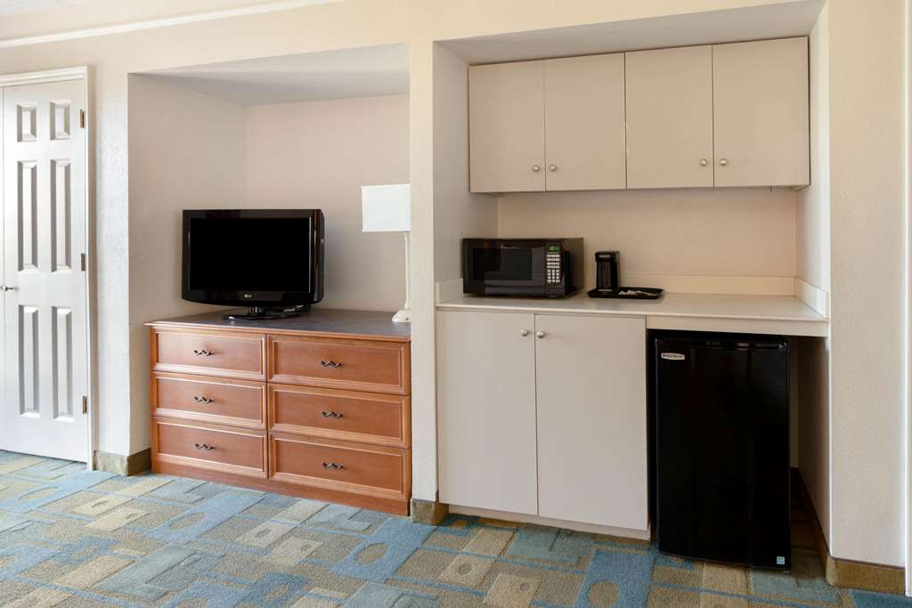 La Quinta Inn by Wyndham Phoenix Sky Harbor Airport - photo 36