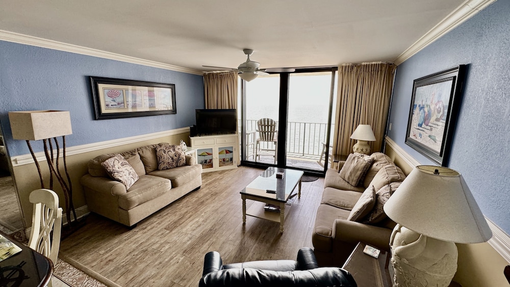 Royal Garden Resort 1608 3 Bedroom Condo by RedAwning in Murrells Inlet, United States