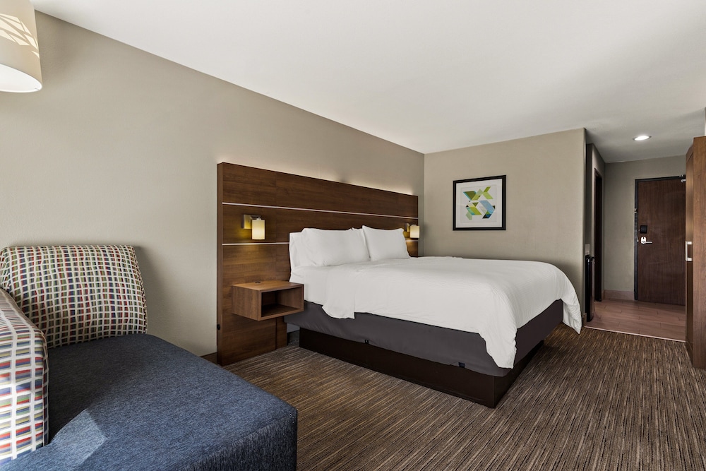 Holiday Inn Express Hotel & Suites Okmulgee by IHG - photo 10