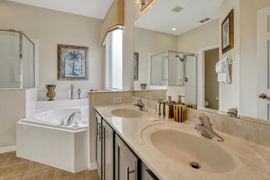 Mickeys Sunspot 6 bed Emerald Island Resort pool home - photo 8