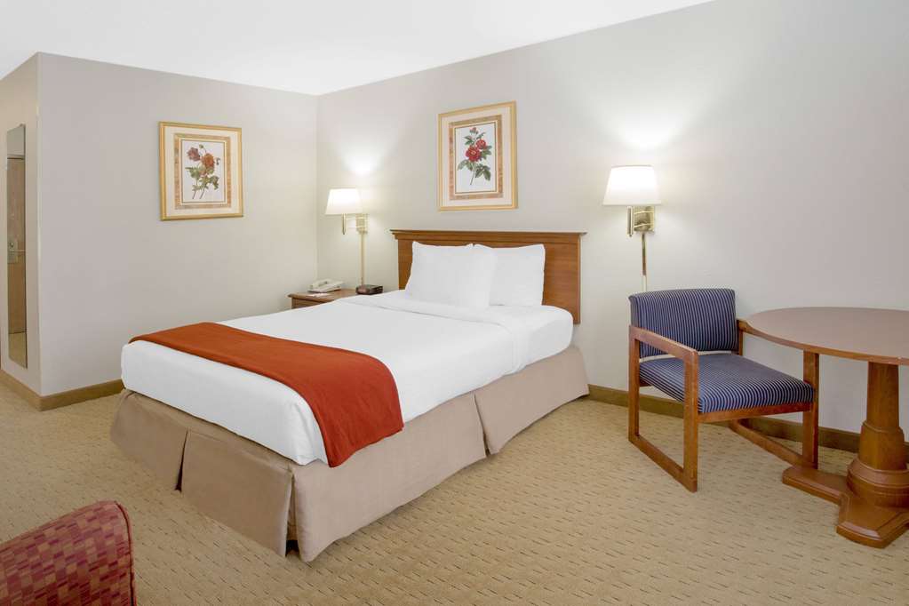 Baymont by Wyndham Freeport - photo 7