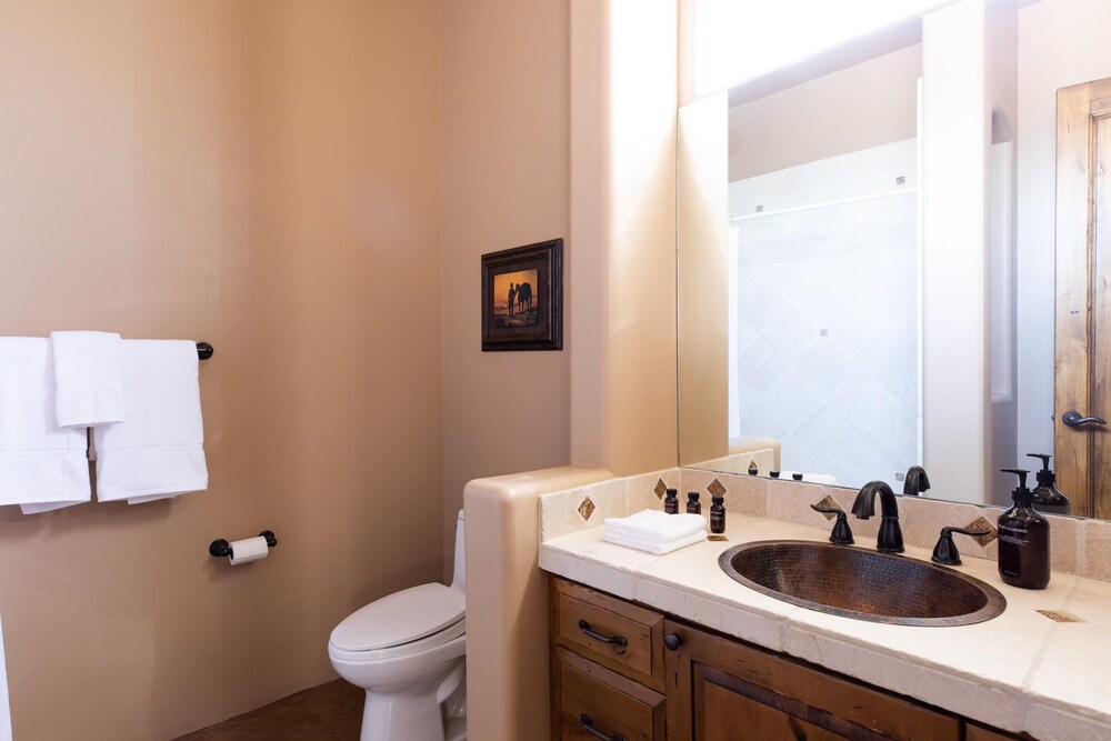 Westland by Avantstay Desert Oasis w Mountain View Pool & Basketball Court Scottsdale - photo 19