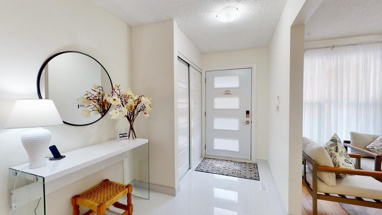 3 Bed 3 Bath Cozy Vacation House in Ajax Greater Toronto Area ON Canada — Ajax — photo 3