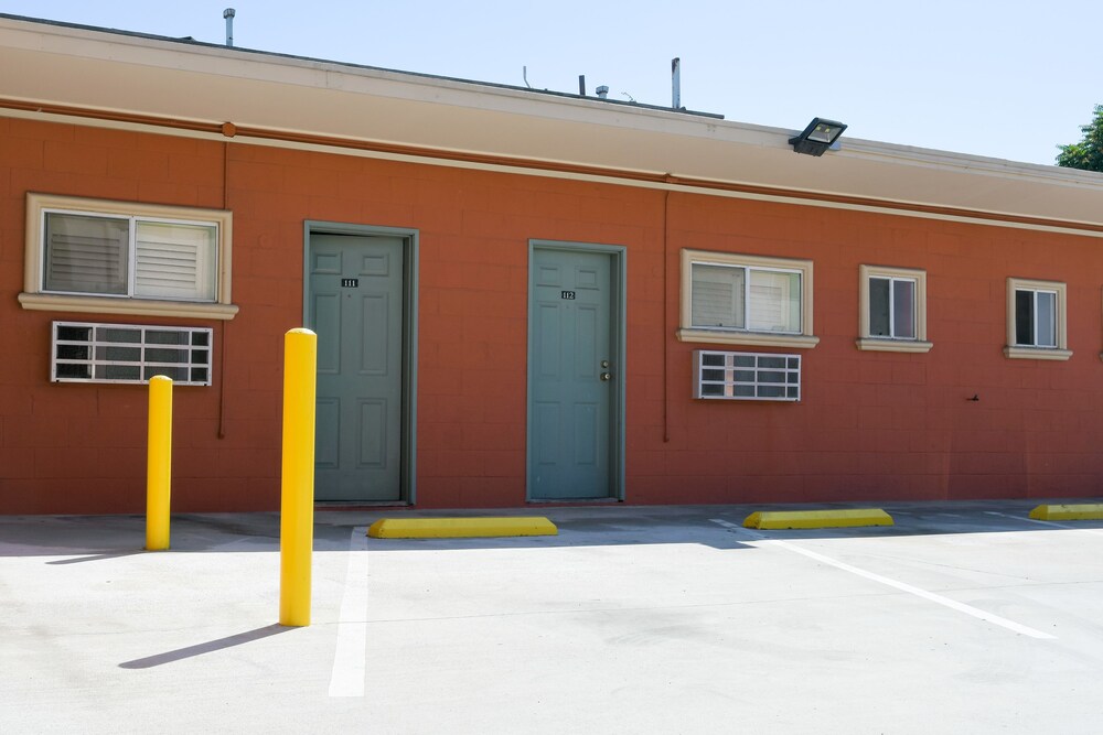 Merle Motel - photo 29
