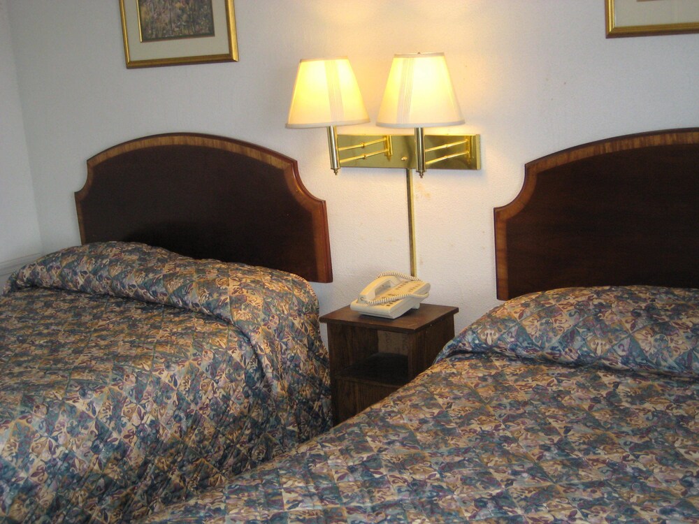 El Capitan Motel - photo 26