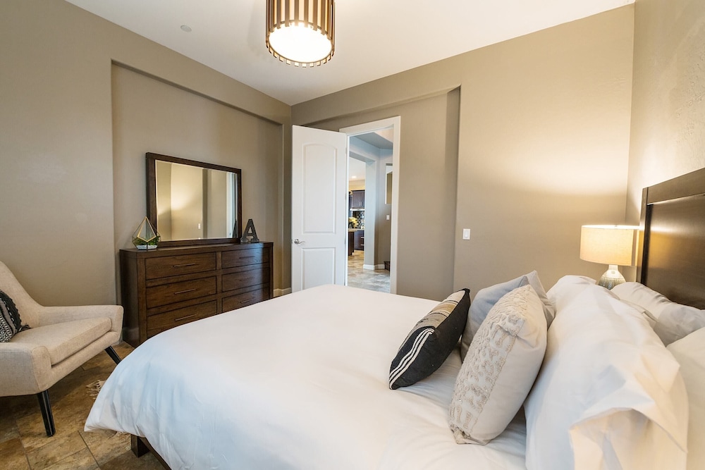 Pueblo Viejo by Avantstay Artsy Oasis w Pool Rooftop & Games Near Old Town — hotel in Scottsdale