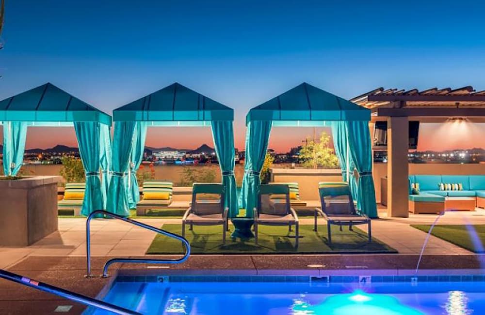 Rooftop Pool Views Close to Shops & Dining C4427 — 4-Star Luxury Hotel in Scottsdale, United States