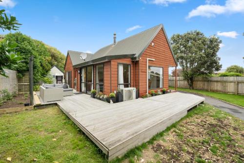 Wharerata Otaki Beach Holiday Home — 4-Star Luxury Hotel in Otaki, New Zealand