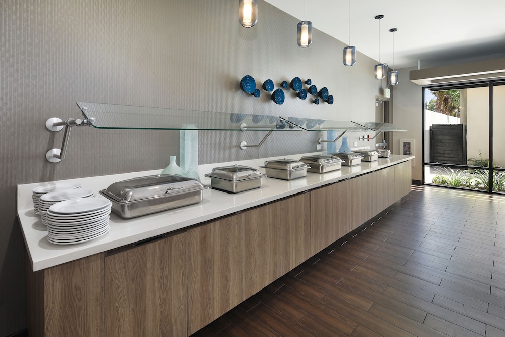 Holiday Inn Hotel & Suites Anaheim by IHG - photo 28