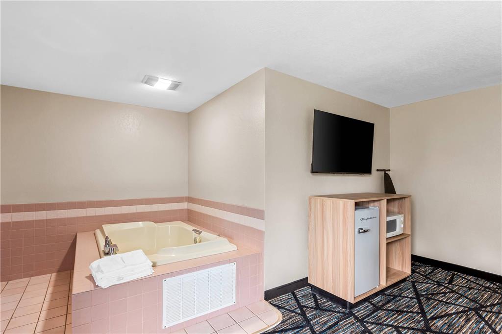 Quality Inn & Suites Howe Sturgis - photo 33