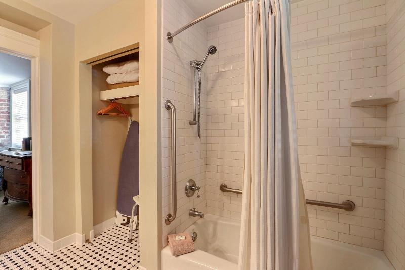 The Presidents Quarters Inn - photo 109