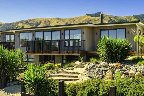 Pohara's Seaside Accommodation - carbon neutral hotel in Unknown City