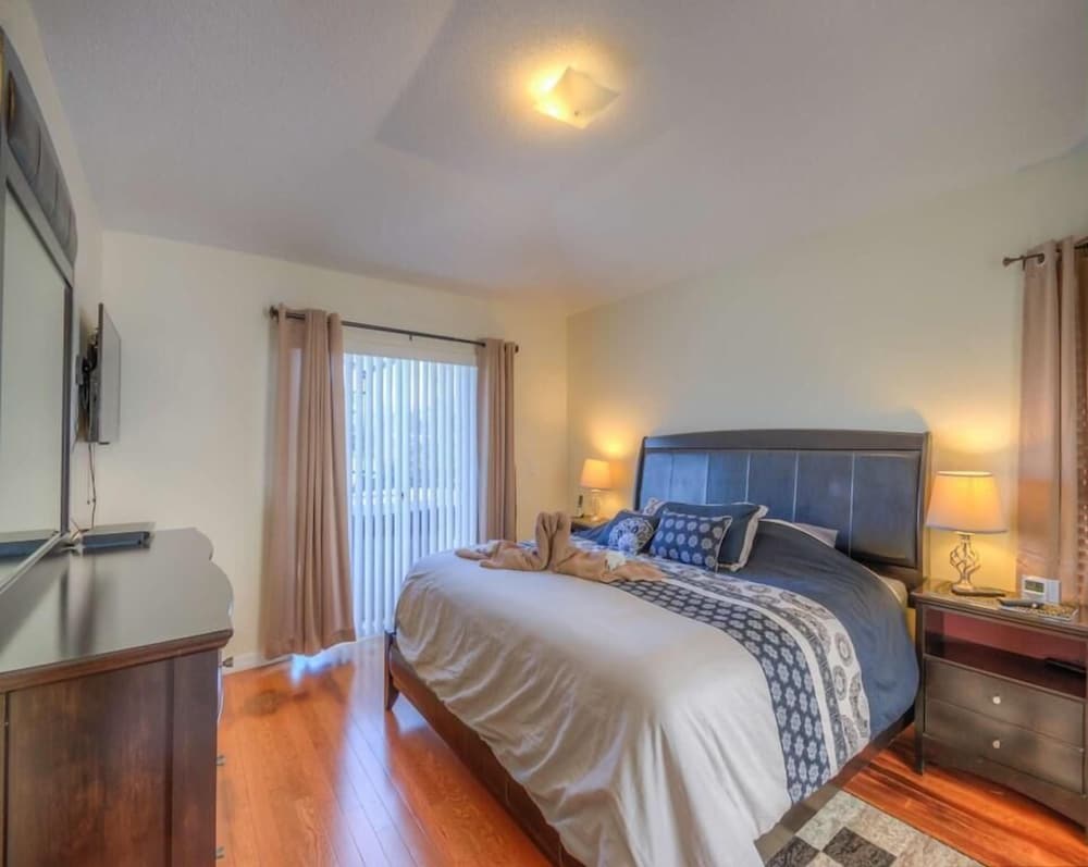 Ref 04 Superb 4 Bed Villa With Lake View Private Pool — 4-Star Luxury Hotel in Kissimmee, United States