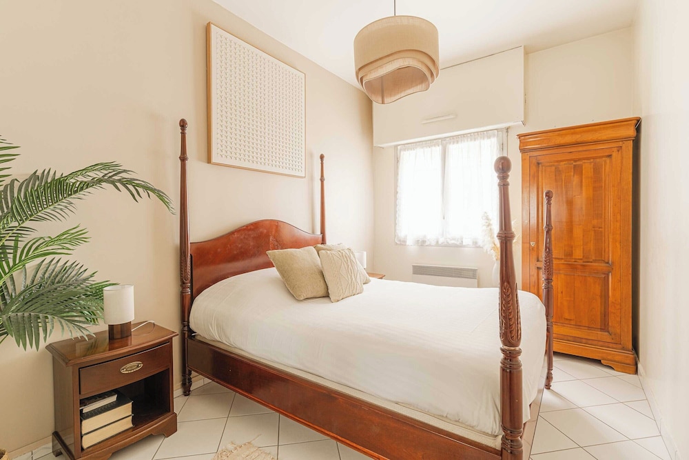 Modern Apartment With Terrace Trouville — 4-Star Luxury Hotel in Trouville-Sur-Mer, France