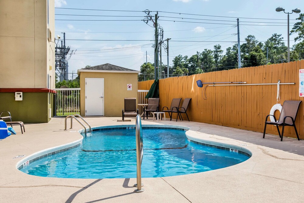 Econo Lodge Valdosta - photo 25