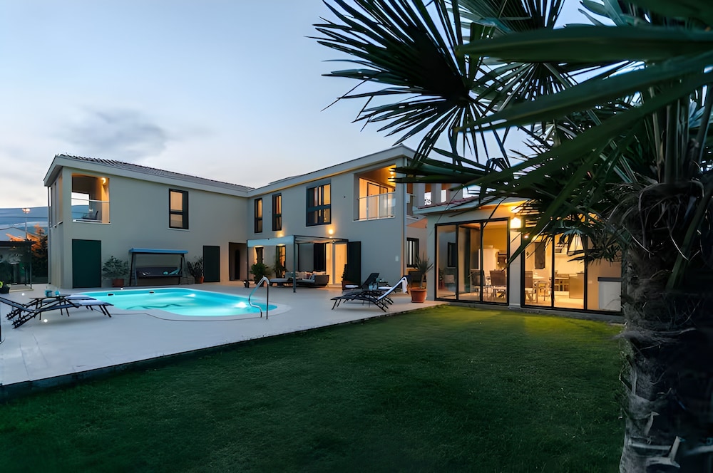 Villa Marta Luxury House with Heated Pool — 5-Star Luxury Hotel in Trogir, Croatia