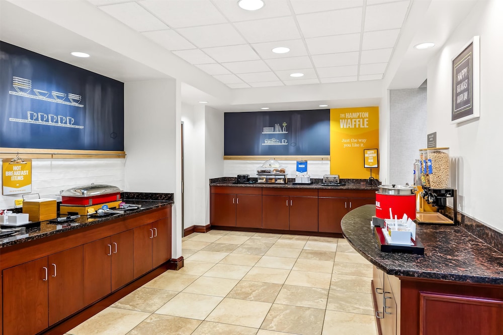 Hampton Inn & Suites Grove City - photo 43