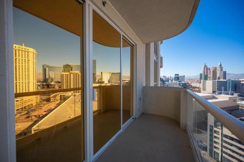 No Resort Fee Strip View Balcony Free Valet Pool