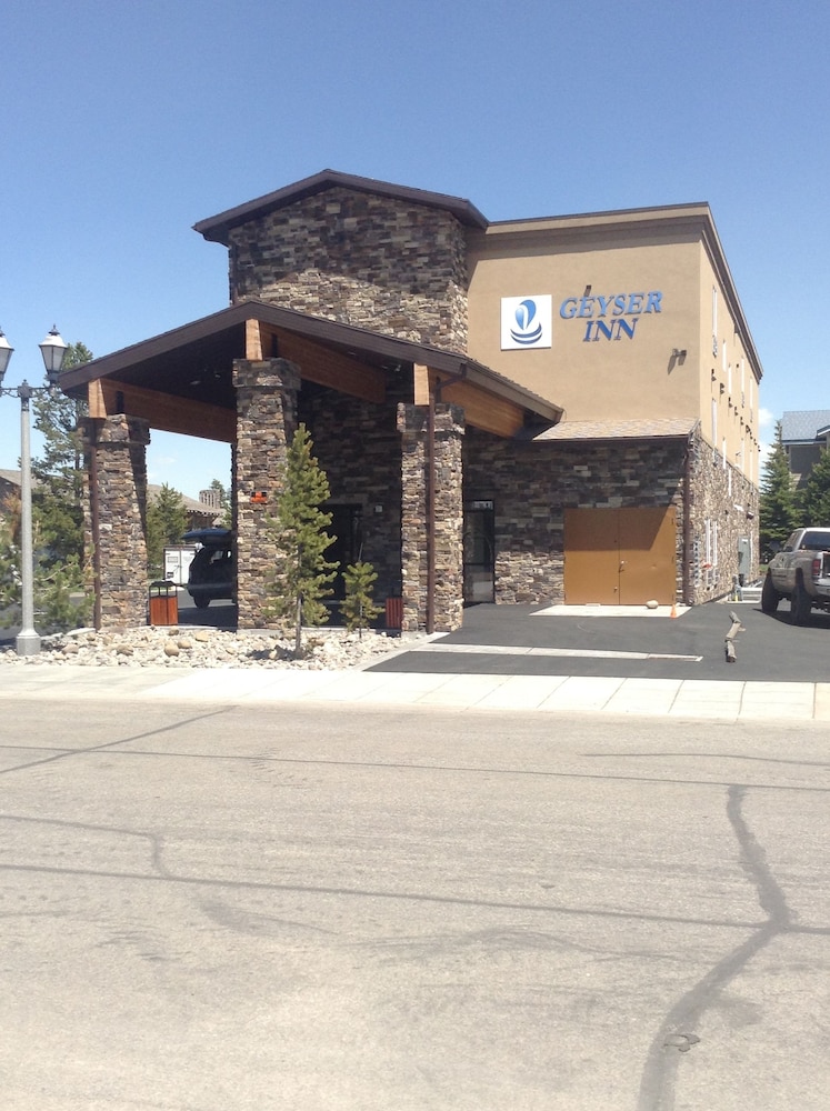 Geyser Inn in West Yellowstone, United States