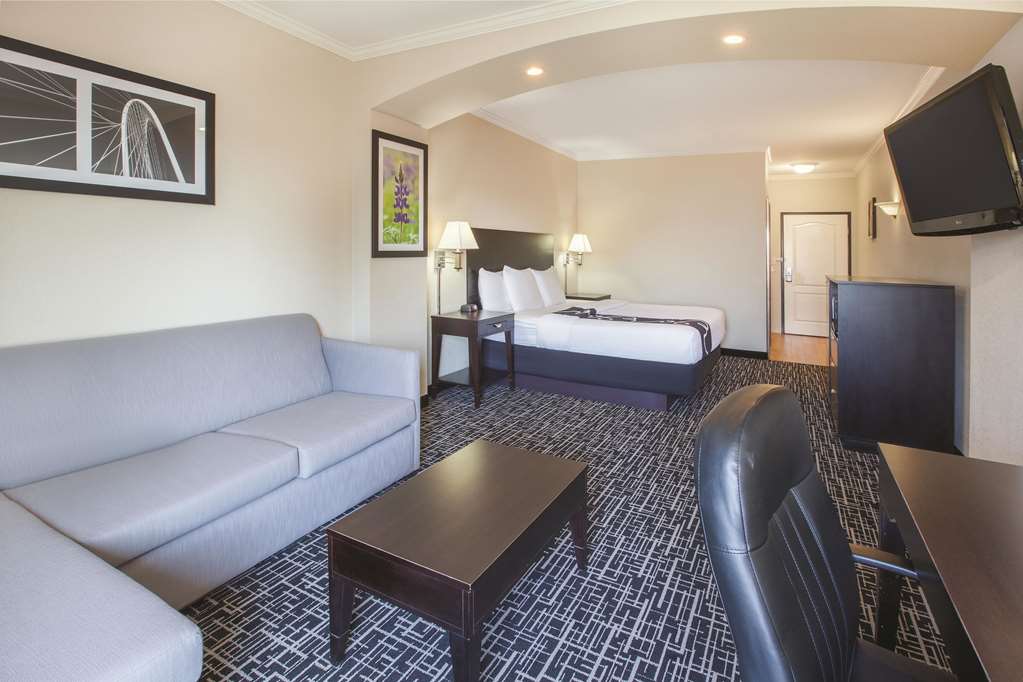 La Quinta Inn & Suites by Wyndham Garland Harbor Point - photo 19