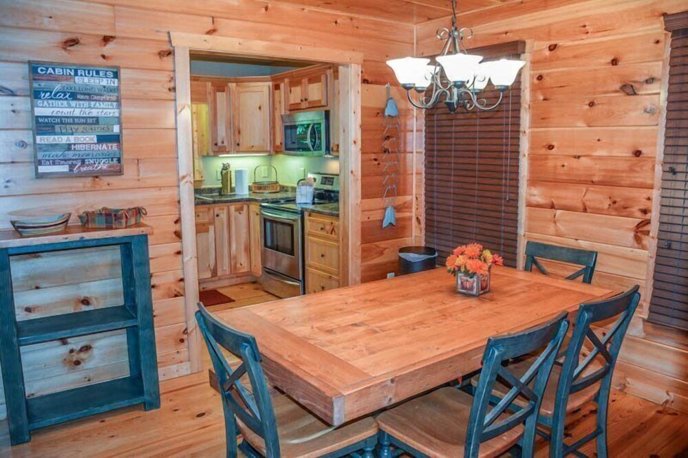 Harleys River Retreat Charming Cabin in Coosawattee River Resort Hot tub Ellijay - photo 6