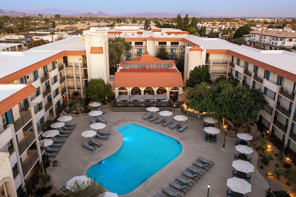 Embassy Suites by Hilton Scottsdale Resort - photo 31