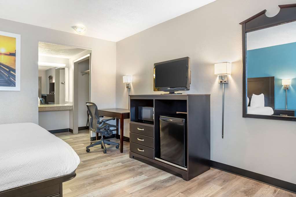 Days Inn by Wyndham Wrightstown McGuire AFB Bordentown - photo 10
