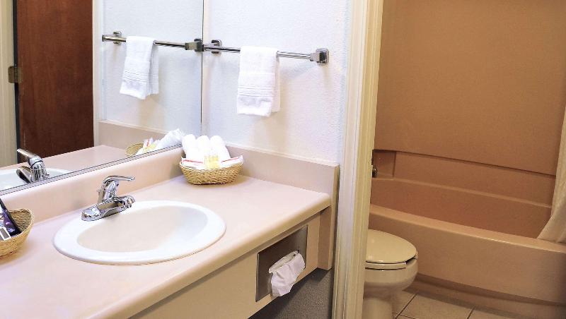 Days Inn Sandusky OH - photo 4