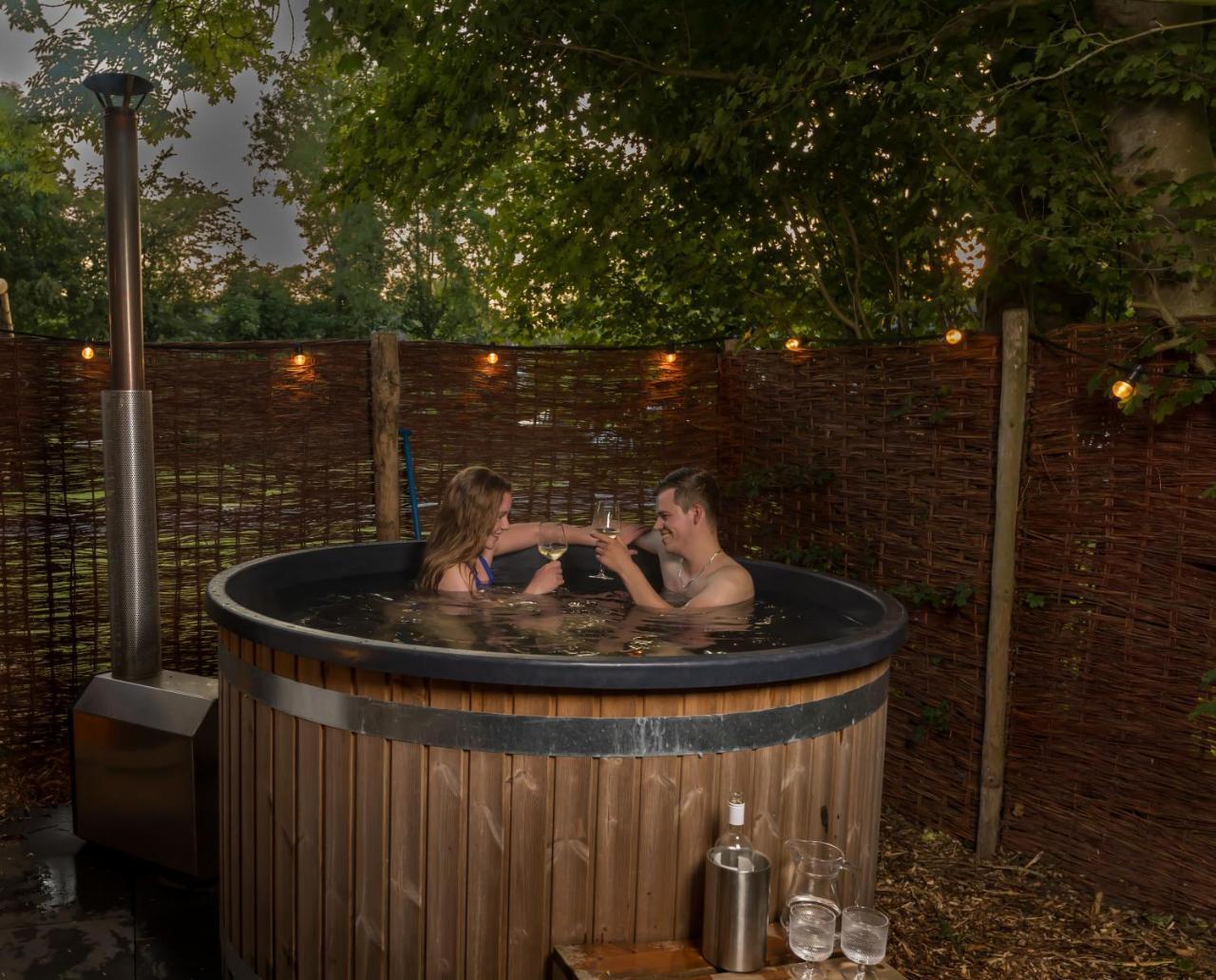 Vakantiehuis Aan Het Water Met Hottub — Dokkum
