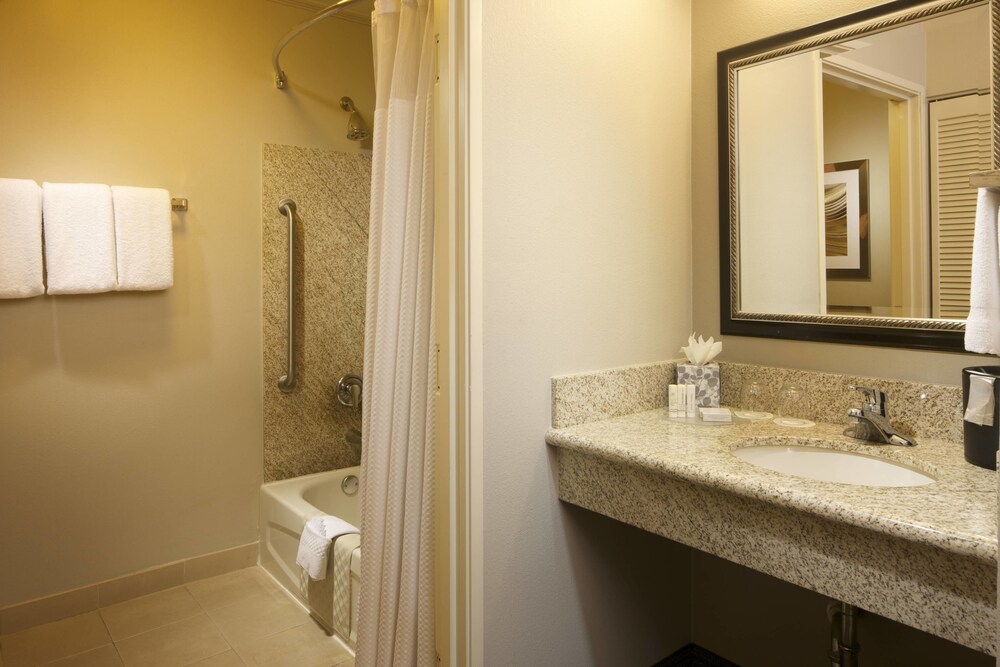 Courtyard by Marriott Brownsville - photo 21