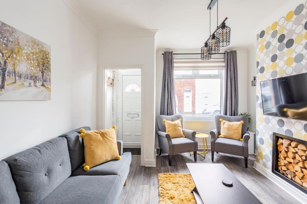 Charming Terraced House in Central Hoylake — 4-Star Luxury Hotel in Hoylake, United Kingdom