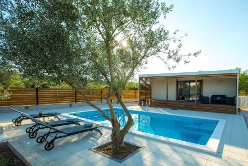 MY DALMATIA Holiday home Relax with private pool — 4-Star Luxury Hotel in Sveti Filip I Jakov, Croatia