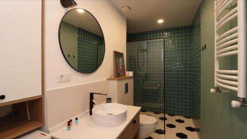 Super Stylish 1BR Apartment Near Fabrica