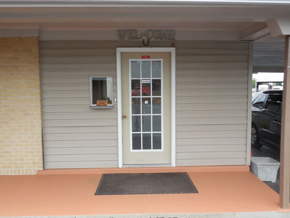 River Heights Motel - photo 11