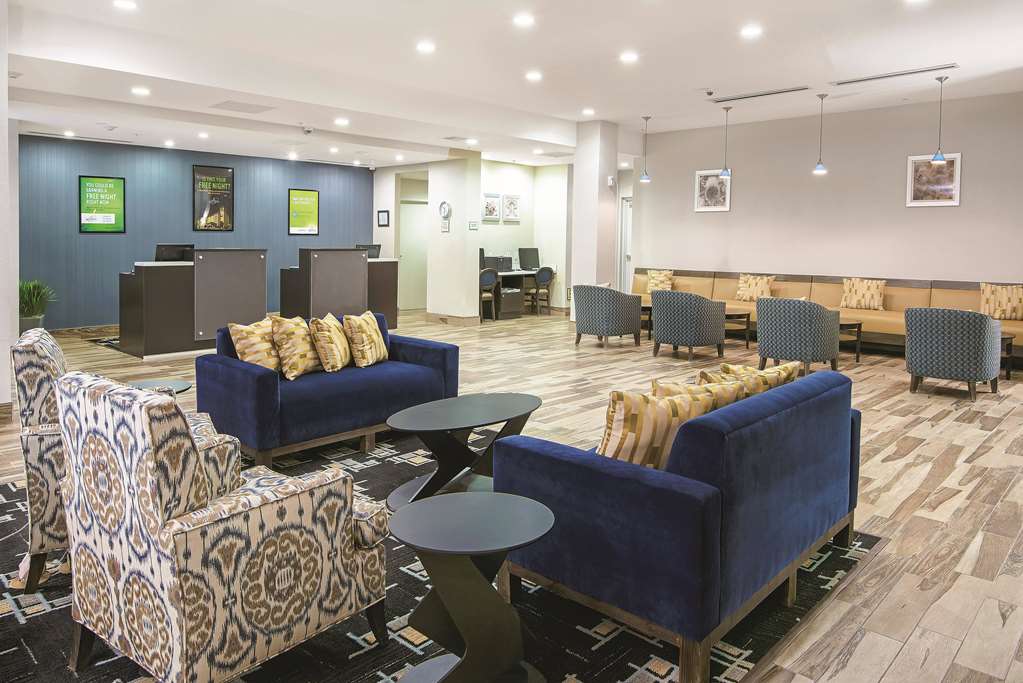 La Quinta Inn & Suites by Wyndham Karnes City Kenedy - photo 8