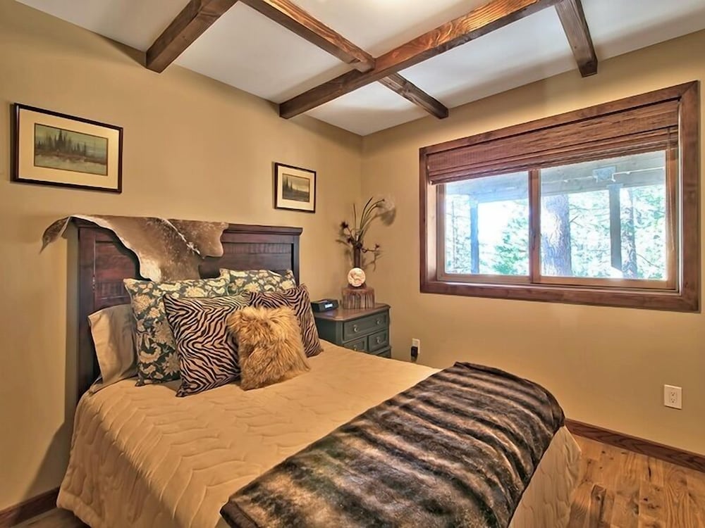3877 Crest Drive - photo 4