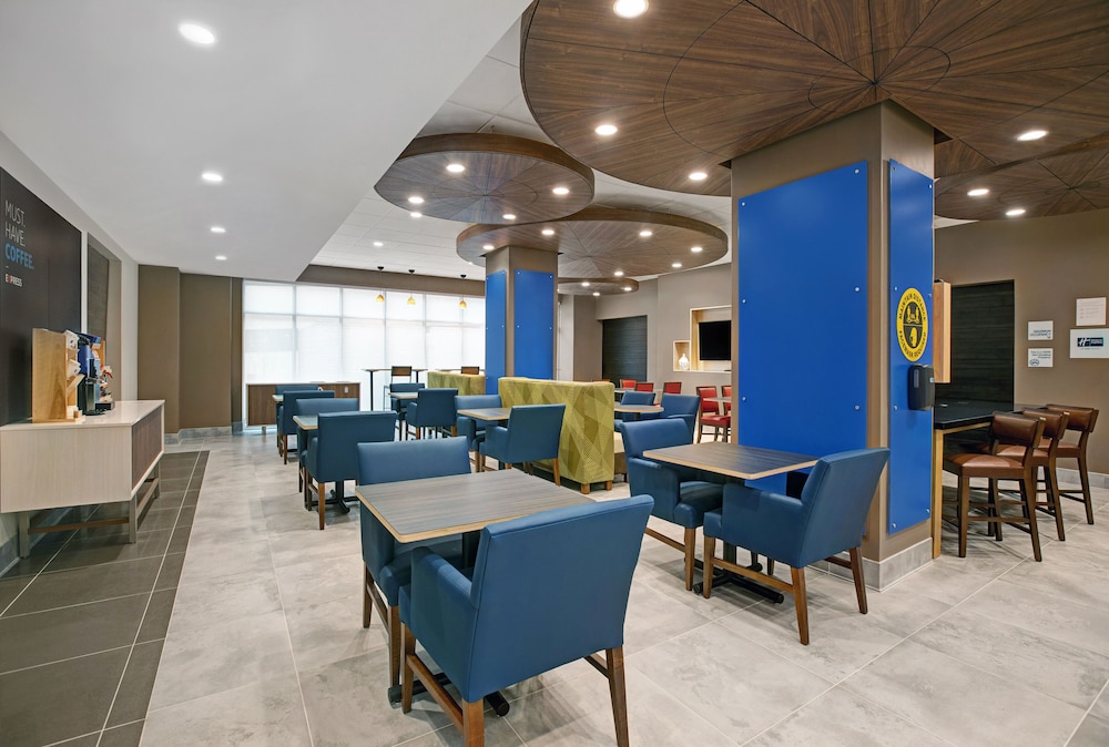 Holiday Inn Express Milwaukee Downtown by IHG - photo 46