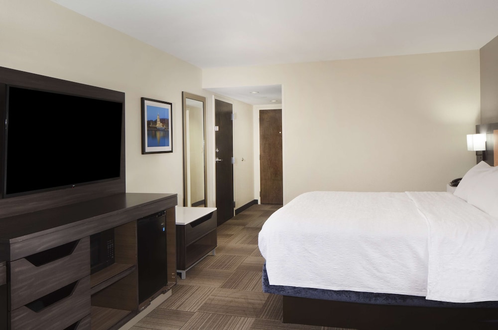 Hampton Inn Charleston Southridge - photo 14