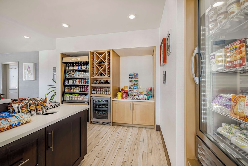 Hilton Garden Inn Colorado Springs Airport - photo 29