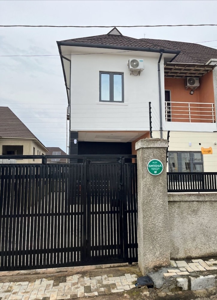 R Oak Hotels And Apartments — Abuja