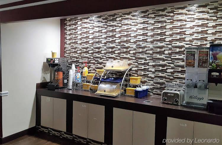 Airport Inn & Suites - photo 9