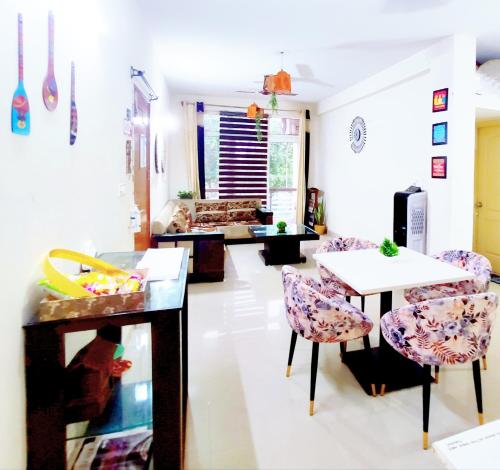 3 BHK Condo For Family On Manali Expressway