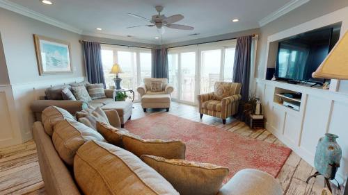 Dolphin Watch 09 by Tybee Vacation Rentals — 4-Star Luxury Hotel in Tybee Island, United States