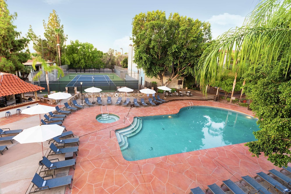 Embassy Suites by Hilton Scottsdale Resort - photo 26