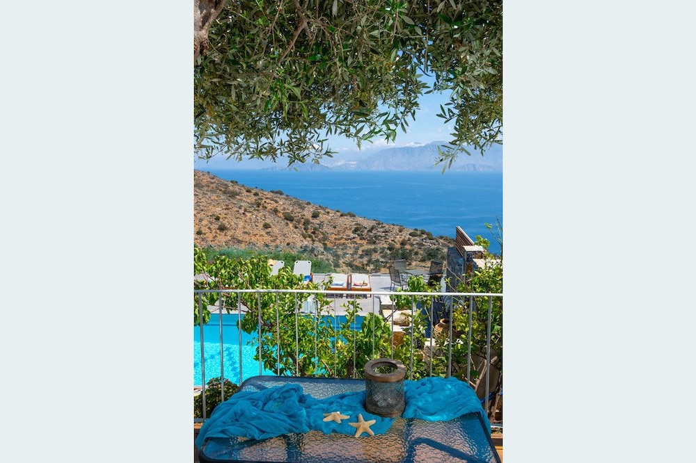 Villa Olga — 4-Star Luxury Hotel in Agios Nikolaos, Greece