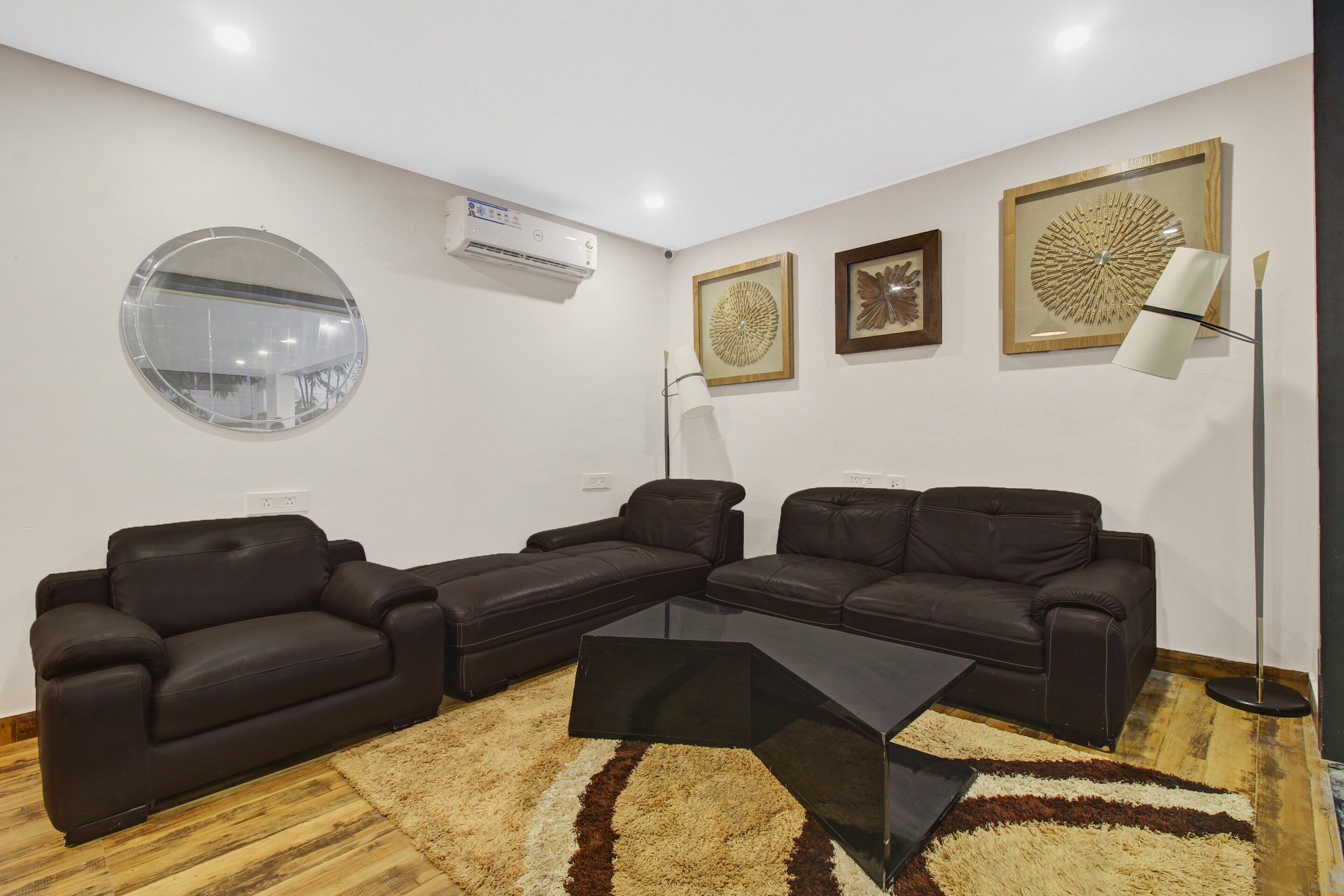 Super Townhouse OAK Hitec City Near Image Hospital — 4-Star Luxury Hotel in Hyderabad, India
