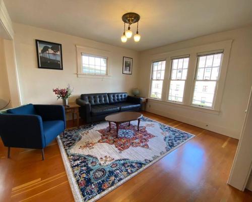 Historic Downtown Flat #3 — 4-Star Luxury Hotel in Astoria, United States