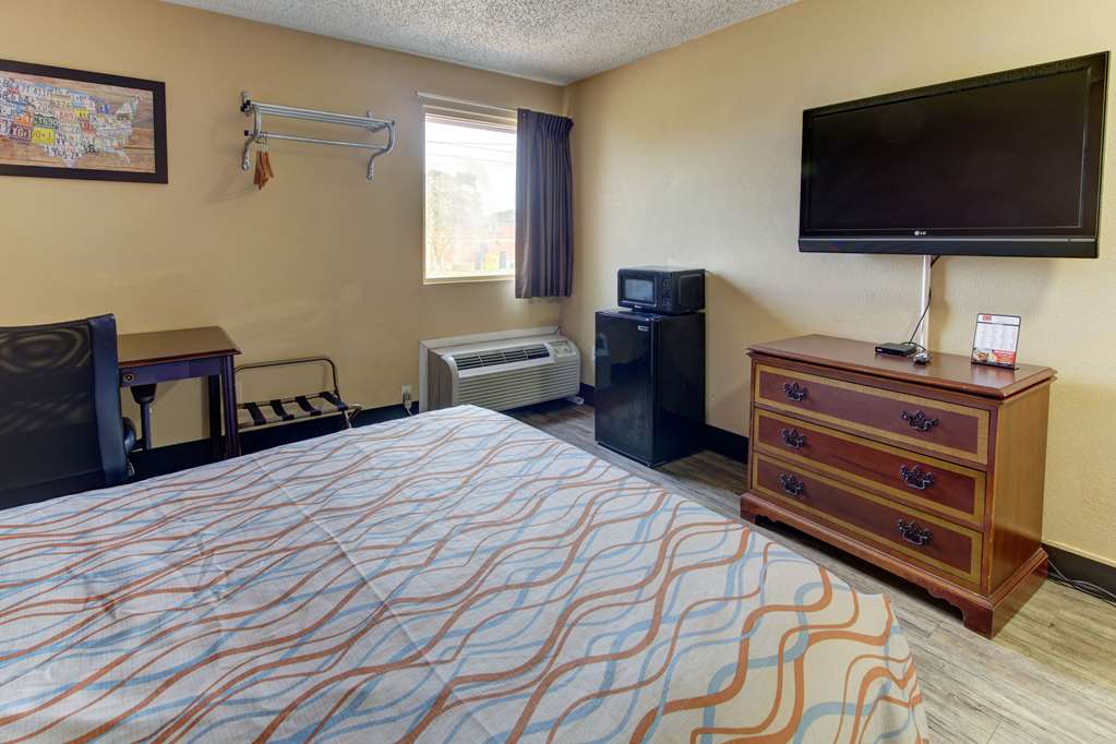 Econo Lodge Virginia Beach Town Center - photo 16