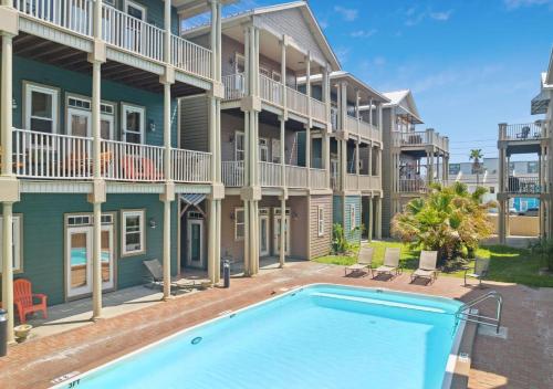 Cozy Beach House w Pool Fast WiFi — 4-Star Luxury Hotel in Panama City Beach, United States